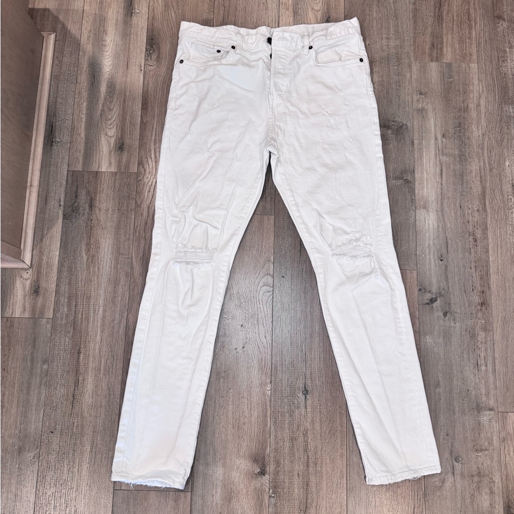 White Skinny Jeans with Smooth Texture
